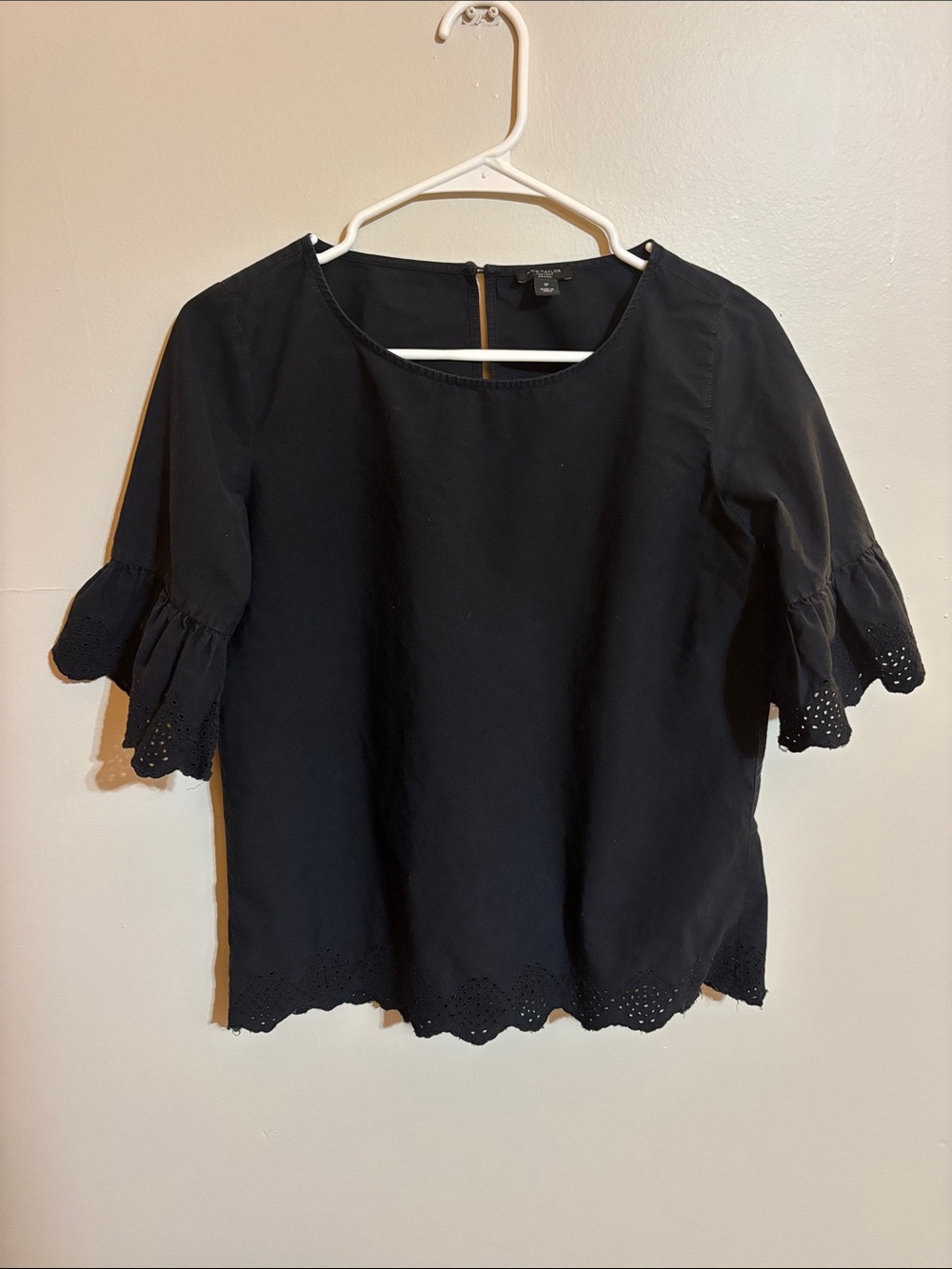 Ann Taylor Black Eyelet-Trim Short Sleeve Blouse size SP (small petite)